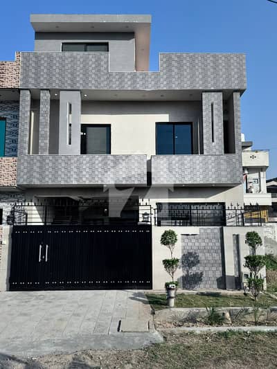 آئی ۔ 14 اسلام آباد میں 6 کمروں کا 6 مرلہ مکان 3.2 کروڑ میں برائے فروخت۔