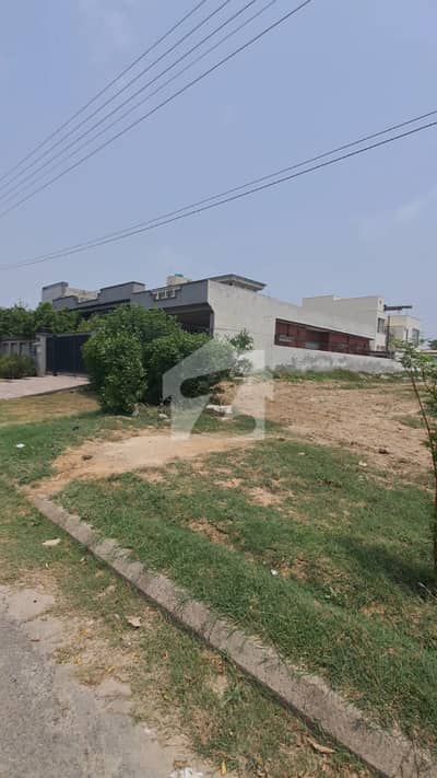 1 Kanal Facing Park Residentail Plot For Sale