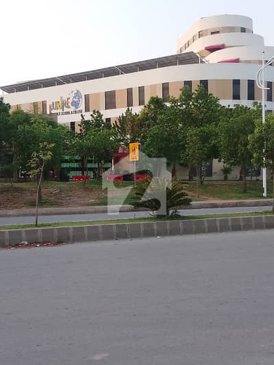 Main Boulevard Plot