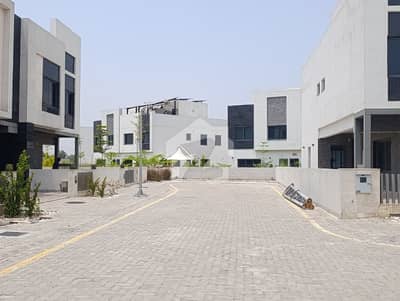 10 Marla With Park Facing And Corner Available