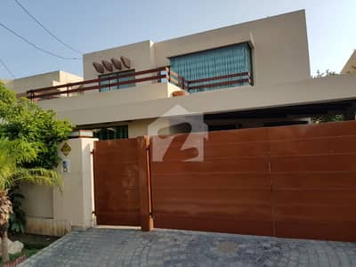 SYED BROTHERS PROUDLY OFFERS INN PHASE -4 : 1-Kanal Elegant And Fully Maintained Renovated Bungalow Is Available In The Best Block Of DHA Lahore.