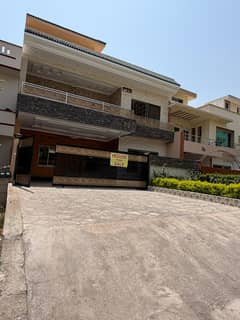 10 marla brandnew house for sale in G-13/1 Islamabad 10 marla brandnew house for sale in G-13/1 Islamabad