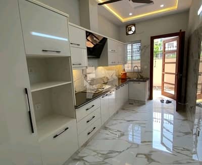 Reserve A Centrally Located House In Top City 1