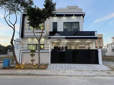 Top City 1 Brand New laxuary 35*65(10 Marla) house for sale