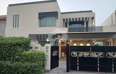 ڈی ایچ اے فیز 4 ڈیفنس (ڈی ایچ اے),لاہور میں 5 کمروں کا 1 کنال مکان 8.25 کروڑ میں برائے فروخت۔ ڈی ایچ اے فیز 4 ڈیفنس (ڈی ایچ اے),لاہور میں 5 کمروں کا 1 کنال مکان 8.25 کروڑ میں برائے فروخت۔