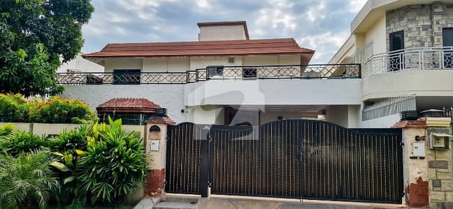 Beautiful And Maintained ,Neat And Tidy Newly Painted House ,
