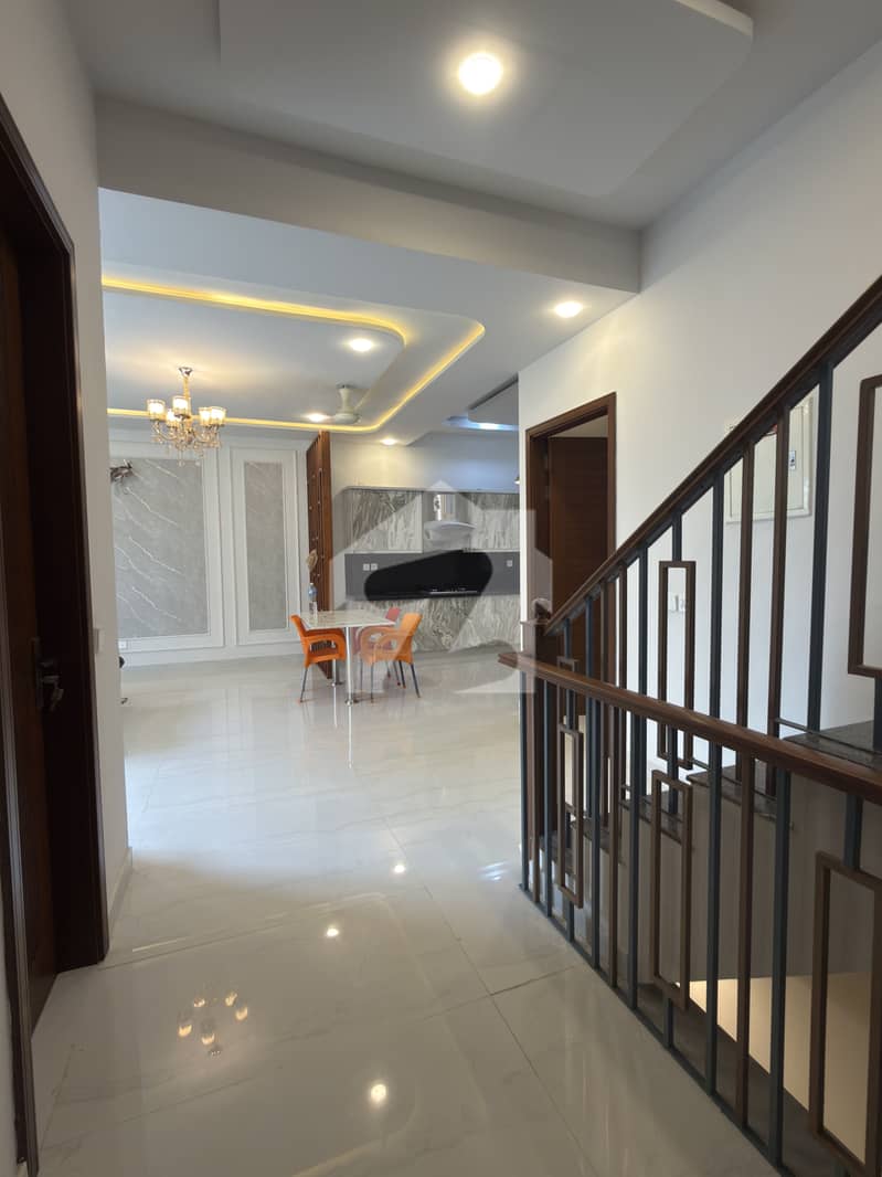Exclusive 100-Yard Modern Masterpiece Exclusive 100-Yard Modern Masterpiece