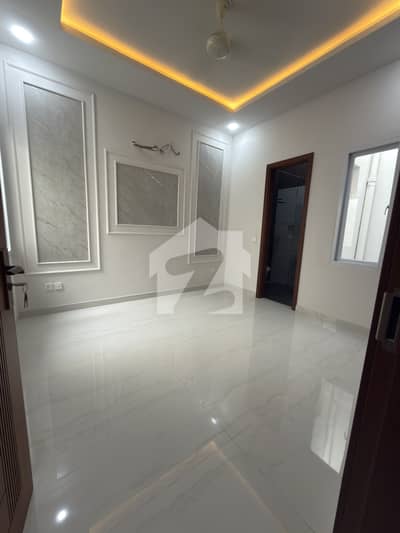 House Exclusive 100-Yard Modern Masterpiece