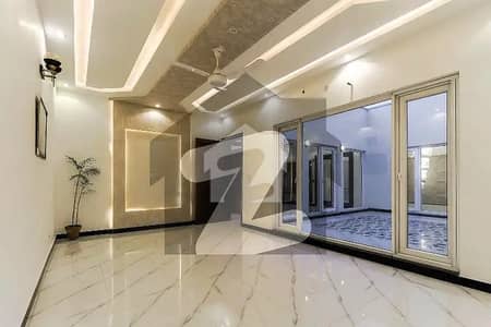 1 Kanal Luxury Upper Portion | Separate Entrance | Prime Location | DHA Phase 3 Lahore | For Rent