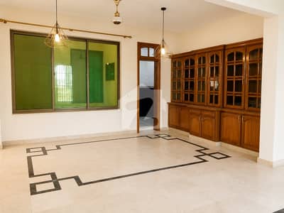 fully ranvated beautiful House available for rent in F11 -6bedroom 7Bathroom fully ranvated beautiful House available for rent in F11 -6bedroom 7Bathroom