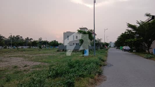 ڈی ایچ اے فیز 6 - بلاک ای ایکسٹینشن ڈی ایچ اے فیز 6,ڈی ایچ اے ڈیفینس,لاہور میں 10 مرلہ رہائشی پلاٹ 2.1 کروڑ میں برائے فروخت۔
