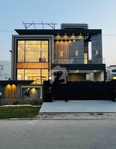 10 Marla Ultra-Modern House for Sale Prime Location | Luxury Redefined