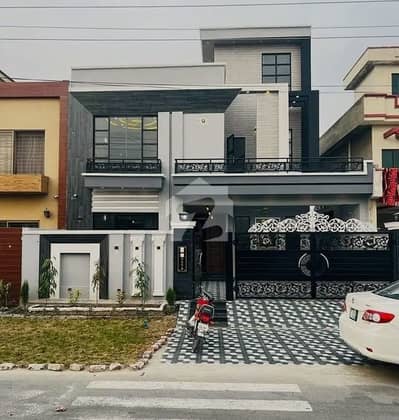 9 Marla Modern Design House For Sale In DHA Phase 4 KK-Block Lahore.
