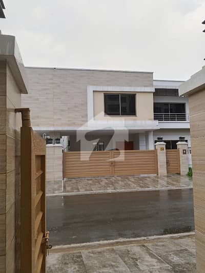 Beautiful 5 Bed Brig House for urgent Rent on prime location in Askari 10 sec-S!