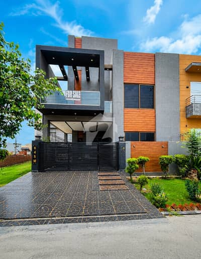 10 Marla Brand New House For Sale