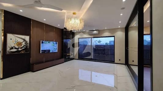 Upper Portion Modern For Rent Separate Gate Hot Location