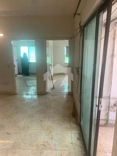 CHANCE DEAL APARTMENT AVAILABLE FOR SALE IN DHA 4