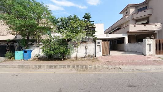Single Storey 3 Bed Attach Bath DD Tv Lounge With Servent