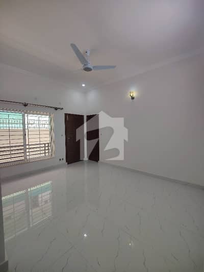 G11/1 6 Marla Upper Portion 3bedrooms Brand New House