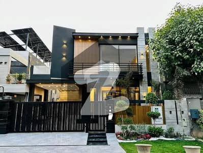 10 Marla House For Sale In jasmine Block Bahria Town Lahore