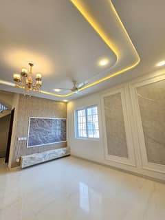 100 Sqyd Available House For Sale.