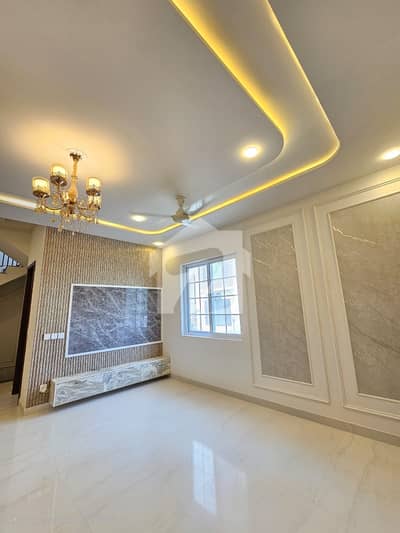 100 sqyd available for sale. 100 sqyd available for sale.