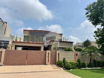 ONE KANAL BEAUTIFULL HOUSE AVAILABLE FOR RENT IN DHA PHASE 3