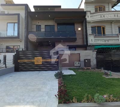 Aesthetic On Excellent Location House Of 5 Marla For Sale Is Available