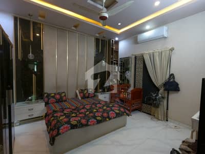 300 Square Yards House In Gulistan-e-Jauhar - Block 13 Is Available 300 Square Yards House In Gulistan-e-Jauhar - Block 13 Is Available