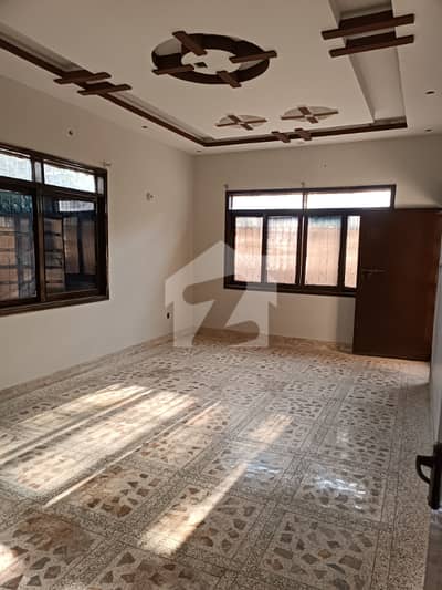 گلشنِ اقبال - بلاک 13 ڈی - 1 گلشنِ اقبال,گلشنِ اقبال ٹاؤن,کراچی میں 5 کمروں کا 10 مرلہ دفتر 1.3 لاکھ میں کرایہ پر دستیاب ہے۔