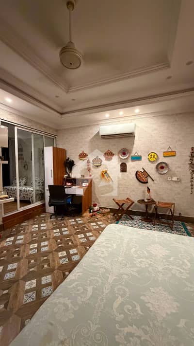 36 Marla 5 years used facing park house for sale available in Valencia town housing society in Lahore bijli Pani gas available