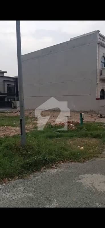 9 TOWN PLOT FOR SALE 9 TOWN PLOT FOR SALE