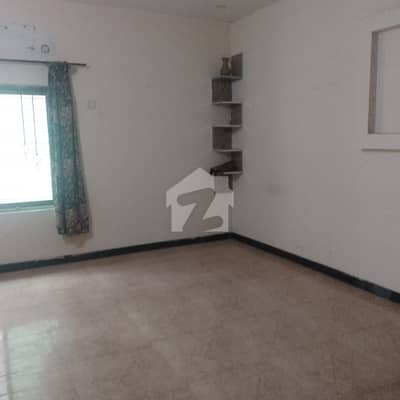 10 Marla Commercial Upper Portion For Rent In Tariq Garden