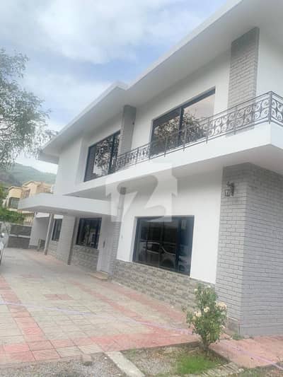Prime Location | 4 BHK | Full House | Green Lawn | Margalla Hills Facing | F-6 | For Rent