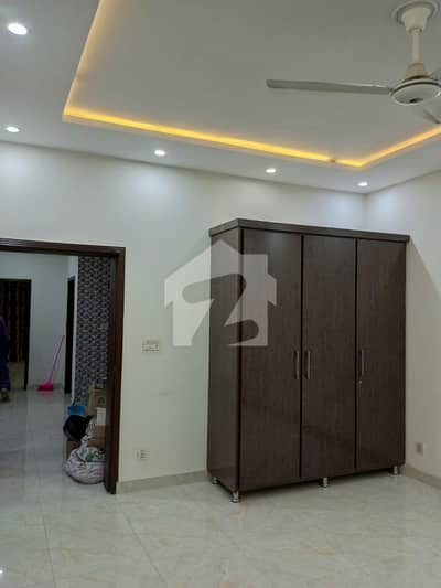 10 Marla Upper Portion With Gas For Rent