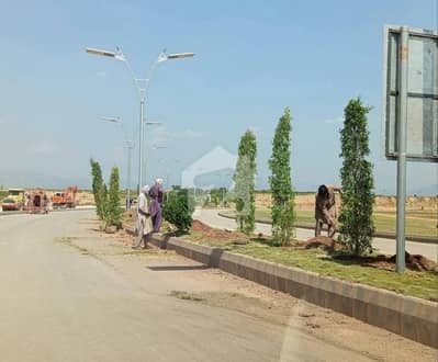 مارگلہ انکلیو مارگلہ ایونیو,اسلام آباد میں 10 مرلہ رہائشی پلاٹ 3.5 کروڑ میں برائے فروخت۔