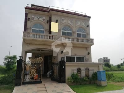 5 MARLA BEAUTIFUL HOUSE AVAILABLE FOR SELL IN HOT LOCATION