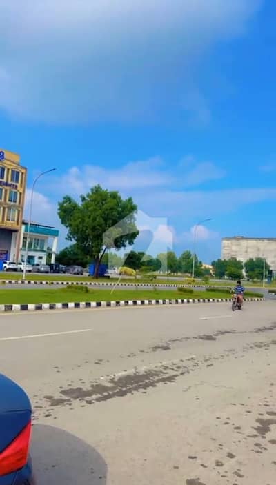 لیک سٹی ۔ سیکٹر ایم ۔ 3 لیک سٹی,رائیونڈ روڈ,لاہور میں 1 کنال رہائشی پلاٹ 4.0 کروڑ میں برائے فروخت۔