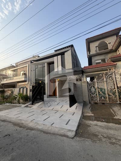 10 Marla Ultra-Modern Lavish Designer House for Sale Central Park, A Block, Lahore