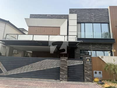 بحریہ ٹاؤن فیز 5 بحریہ ٹاؤن راولپنڈی,راولپنڈی میں 5 کمروں کا 1 کنال مکان 9.0 کروڑ میں برائے فروخت۔