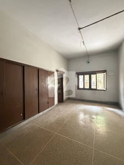 Upper Portion In North Nazimabad - Block B Sized 1000 Square Yards Is Available
