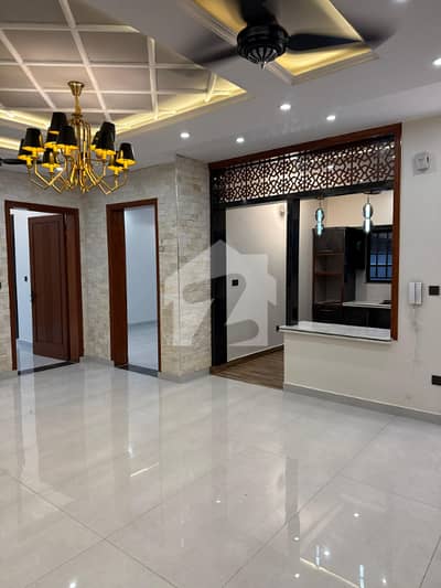 10 MARLA BRAND NEW HOUSE AVAILABLE FOR SALE