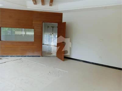 Brand New Corporate Building Available for Rent in G-11 Islamabad Total Covered Area: 10,000 Sq. Ft Structure: Basement + Ground + First Floor 03 Side Corner Building