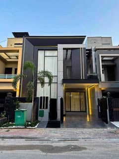5 Marla Super Luxury Double Heighted House Available For Sale In Bahria Town Lahore.