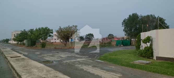 Hot Location - 70' Road Direct Approach 150' Road Walking Distance Carrefour and Near Raya Fairways