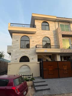 G-13 BRAND NEW CORNER HOUSE 25X40 G-13 BRAND NEW CORNER HOUSE 25X40