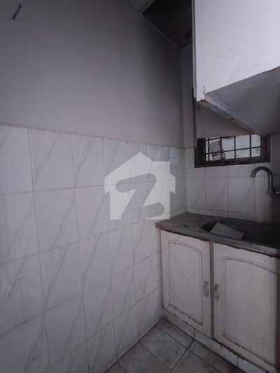 آئی ۔ 8 مرکز آئی ۔ 8,اسلام آباد میں 2 مرلہ Studio دفتر 2.3 کروڑ میں برائے فروخت۔