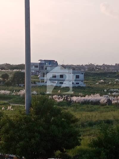 1 Kanal Heighted Solad Polt Available For Sale in University Town