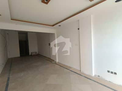 آئی ۔ 8 مرکز آئی ۔ 8,اسلام آباد میں 2 مرلہ Studio دفتر 2.1 کروڑ میں برائے فروخت۔
