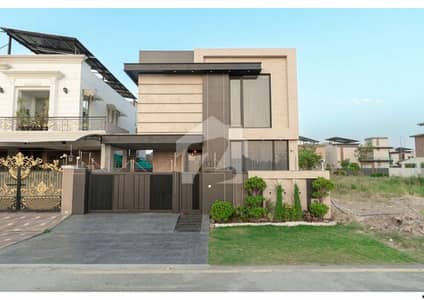 10 MARLA ELEGANT AND FULLY MAINTAINED SUPER HOT LOCATED BUNGALOW IS AVAILABLE IN THE BEST BLOCK OF DHA LAHORE | SERVANT QUARTER IN BASEMENT